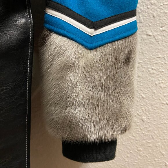 Parka from Indigenous Canadian designer - Picture 11 of 12